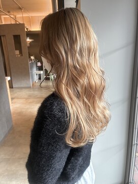 透明感ベージュハイトーンカラー