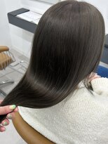 ウミ(Umi)&nbsp;【hina/戸塚】透明感☆オリーブベージュ