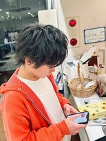 エヌアンドエーコンティ(N&A CONTi)&nbsp;学生にもおすすめな黒髪ダウンスタイル ナチュラルメンズカット