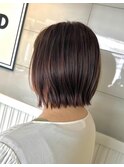 丸みシルエットのツヤ感ボブ