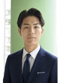 ビジネスマン ニュアンスパーマ スーツ