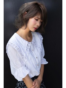 スーベニール(souvenir) 透明感と深み ダブルカラーグレージュ 外ハネミディアム