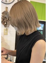 アトリエ エス atelier es HAIRDESIGN&nbsp;ミニボブ×ミルクティーベージュ/切りっぱなしボブ/外ハネボブ