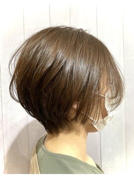 ユニ (UNI) フィット感　ショートボブ