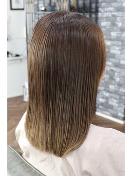 ウィスカーヘアー(whisker hair) ミディアムボブ