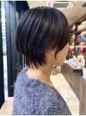 上品で透明感のあるカラーとくびれる綺麗な大人ショート