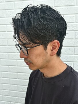 ヒュイル バイ ニアウ(Hwyl by Niau) メンズマッシュセンターパートスパイラルパーマニュアンスパーマ