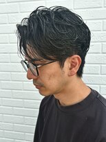 ヒュイル バイ ニアウ(Hwyl by Niau) メンズマッシュセンターパートスパイラルパーマニュアンスパーマ