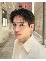 センターパート縮毛矯正フェザーパーマブルーブラック