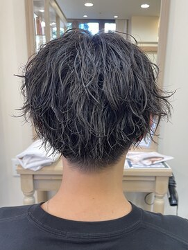 アルターリール(aL ter Rire) フェザーパーマ/サーフカール/刈り上げセンターパート/中村郁未