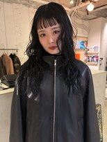 ルーム(Loom.) オン眉 ぱっつん前髪 フェミニンウェーブ