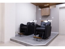 ザ ウォッシュトウキョウ(The Wash Tokyo)の雰囲気(ゆったりとしたシャンプー台ですっきりキレイに整えます。)