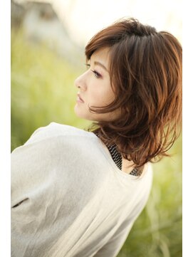 オーバーキャプテンネイキッド(OVER CAPTAIN NAKED) うる艶ミディアム×ランダムスウィングカール