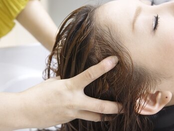 トゥーリ 藤崎店(tuuli)の写真/ハリ・コシ・パサつき等年齢の悩みに…髪質改善を実感できる!炭酸で頭皮・毛穴・髪表面の汚れもリセット。