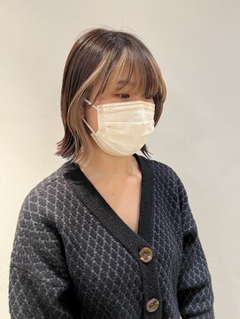 トレス(TRESS) 外ハネボブ　レイヤーボブ　インナーカラー　イヤリングカラー