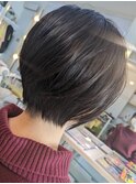 ノーカラーでも毛先タッチが柔らかショート