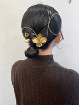 メッツァ(metsa)&nbsp;タイトなシニヨンでシンプルにまとめ髪