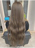 透明感グレージュのナチュラルロング