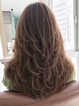 モルト 麻生(molt) バタフライハイレイヤーカット 海外ヘア
