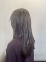 リリー LILY ヘアー メイク HAIR アンド & MAKE&nbsp;自然な陰影が立体感を生む大人ナチュラル艶地毛ハイライト