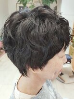 グラムゼロ&nbsp;トップに動きをつけた大人カッコイイショートカット