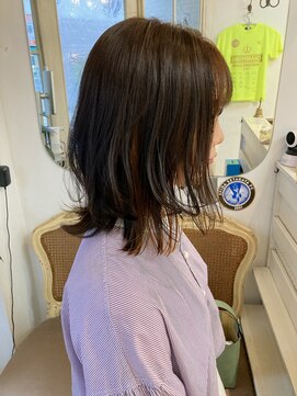 アミュレ(Amule) 外ハネくびれミディアムしばりやすい髪型前髪ありウルフミディ