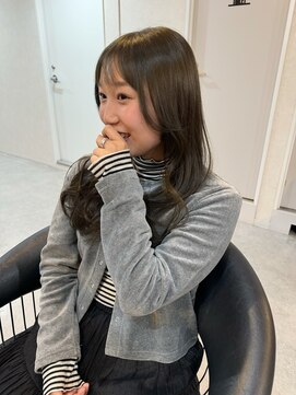 ニィ(2iee.) オリーブグレージュ