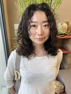フェンヘアーアイス 中目黒(Fen.hair ici) 20代30代ミディアムウルフ前髪パーマくびれひし形抜け感