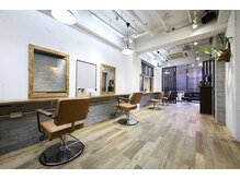 ボニータ(Bonita)の雰囲気（高円寺/メンズ/フェザーパーマ/眉毛/ブリーチ/バーバー/フェード）