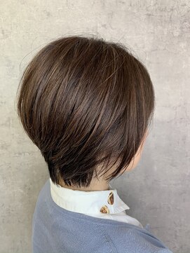 ラグナ(Laguna) 黄金比  前下がりショート