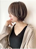 20代30代大人可愛い小顔ショートボブ前下がりショートハイライト