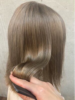 毛先まで艶のある女性に♪5種類の髪質改善トリートメントで、指通り滑らかな美髪を実現。