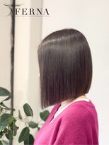 フェルナ(FERNA) 【大人可愛いパツっと前下がりボブ×オリーブベージュ】