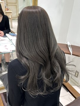 アマトウキョウ アユンチェ(AMA TOKYO×AYUNCHE) アッシュグレー  グレージュ  透明感カラー