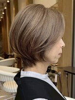 ソワネ 表参道(soigne)&nbsp;表参道丸みショートボブレイヤーカットアッシュグレー50代◯