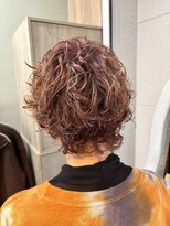 プラム(plum.) ショートウルフ/パーマショート/白髪ぼかし