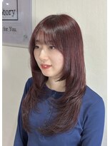 アンビス(1bis)&nbsp;韓国風レイヤーカット×艶ワインレッド／顔周りレイヤー