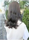オリーブベージュ×透明感