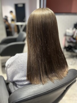 リーオオサカ(Lee Osaka) Wカラー×ベージュ×東芽生