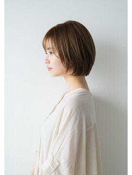 ヒップスヘッズ(Hip's heads) ナチュラルベージュカラー＆ショートボブスタイル
