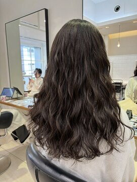 アメリ バイ アピッシュ(Amelie by apish) コテ巻き風パーマ上から少ししっかり目　新デジタルパーマ