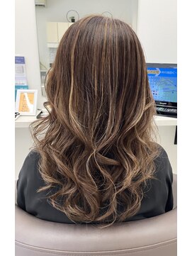 サロンドノア(Salon de NoA) コテ巻きゆるめパーマ