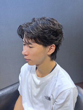 ビーダンディー(Bee dandy) ツーブロックマッシュウルフ フェザーパーマ センターパート