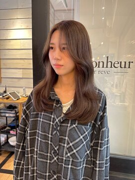 レイヤーカット／くびれ巻き/くすみベージュ