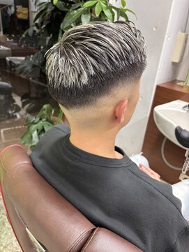 ヘアサロンナンバーワンクラブ上和田本店 スキンフェード ホワイトメッシュ