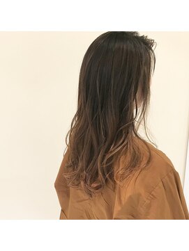 デフィー(DEFY) グラデーションカラーのロングレイヤースタイル