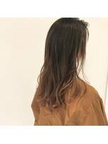 デフィー(DEFY) グラデーションカラーのロングレイヤースタイル