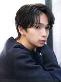 ツーブロック刈り上げなし”緩めパーマ韓流センターパート