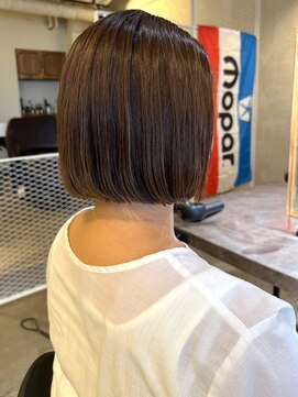 ヒース 姪浜(Heath) ショートボブ　白髪ぼかしハイライト　髪質改善　ミニボブ　艶感