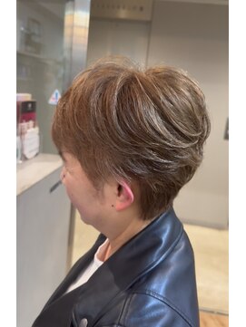 ジエクト ヴィシア(The Ect VIXIA) フェザーショート/細めハイライト/白髪ぼかし